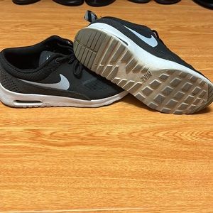 Nike Women’s Air Max Thea